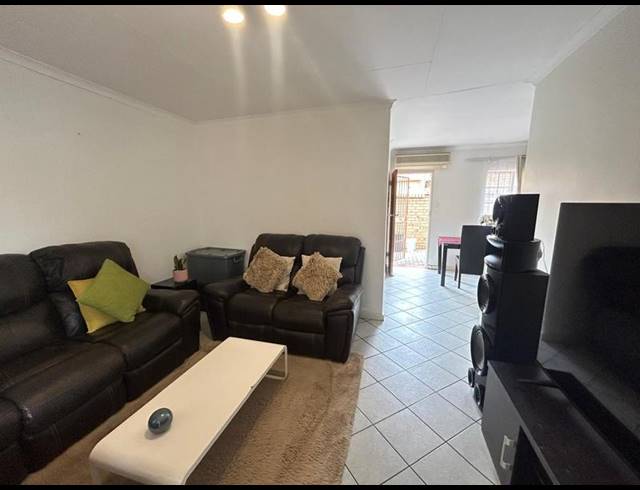 2 BEDROOM PROPERTY TO RENT IN FAERIE GLEN